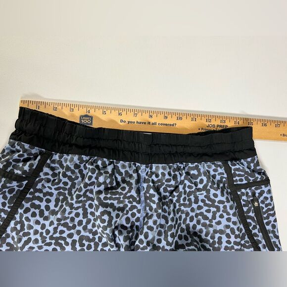 Lululemon Tracker Short Ace Spot Lullaby Womens 8 - Picture 8 of 10